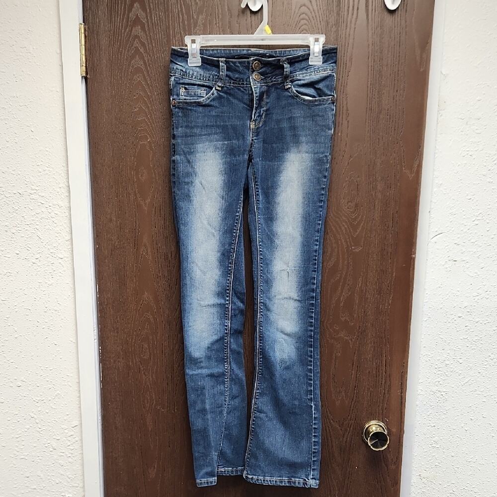 🚨2/$25 or 5/$50🚨Wallflower Women's Faded Blue Boot Cut Jeans
